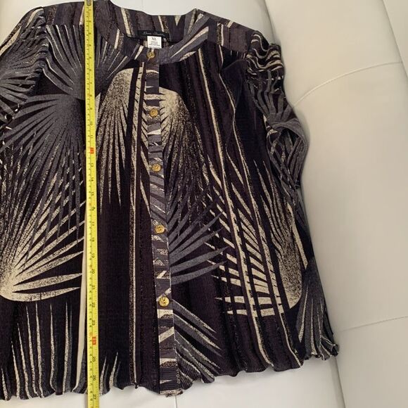 Lana Fashion Sort Sleeve Button Closure Blouse SizeXL - Picture 6 of 9